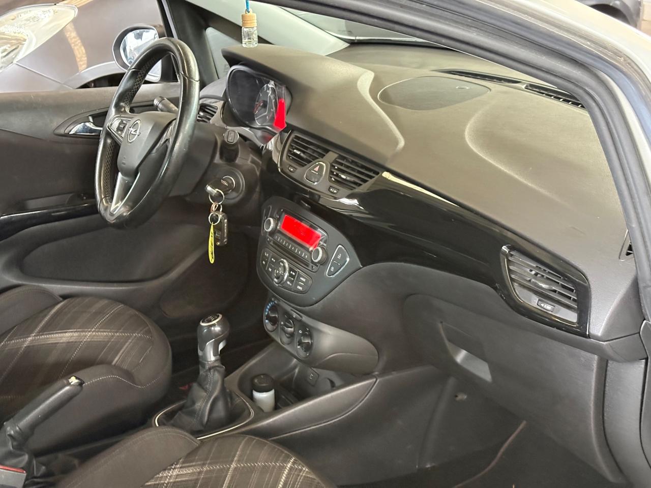 Opel Corsa 1.2 5 porte b-Color