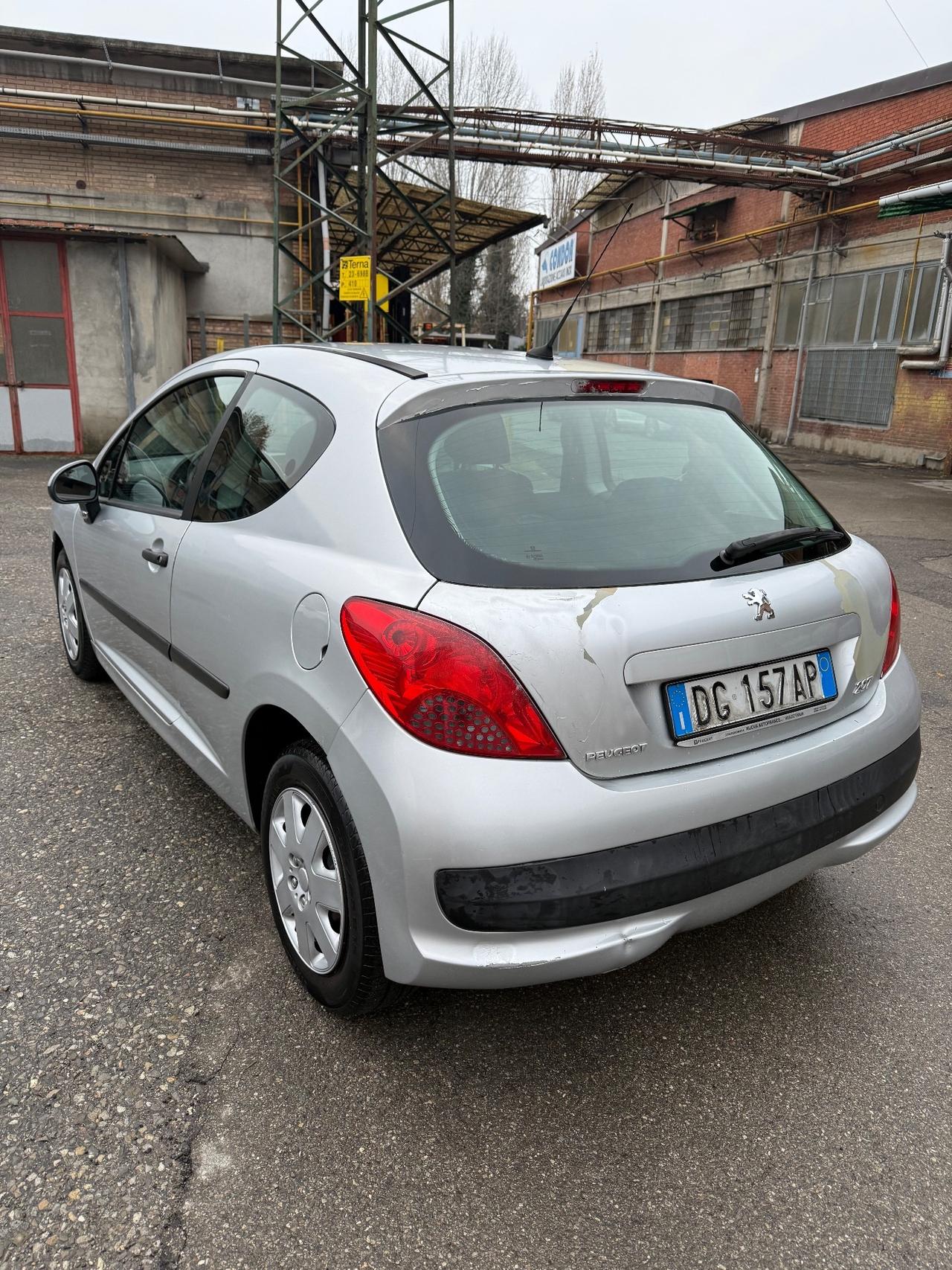 Peugeot 207 1.4 8V 75CV 3p. ONE Line