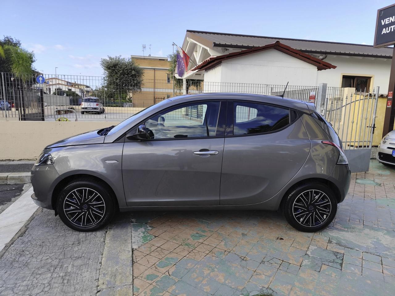 Lancia Ypsilon 1.0 FireFly 5 porte S&S Hybrid Gold