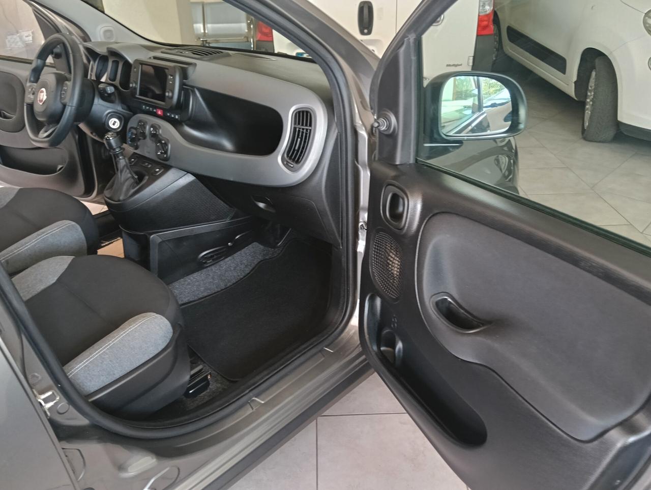 Fiat Panda Hybrid city life