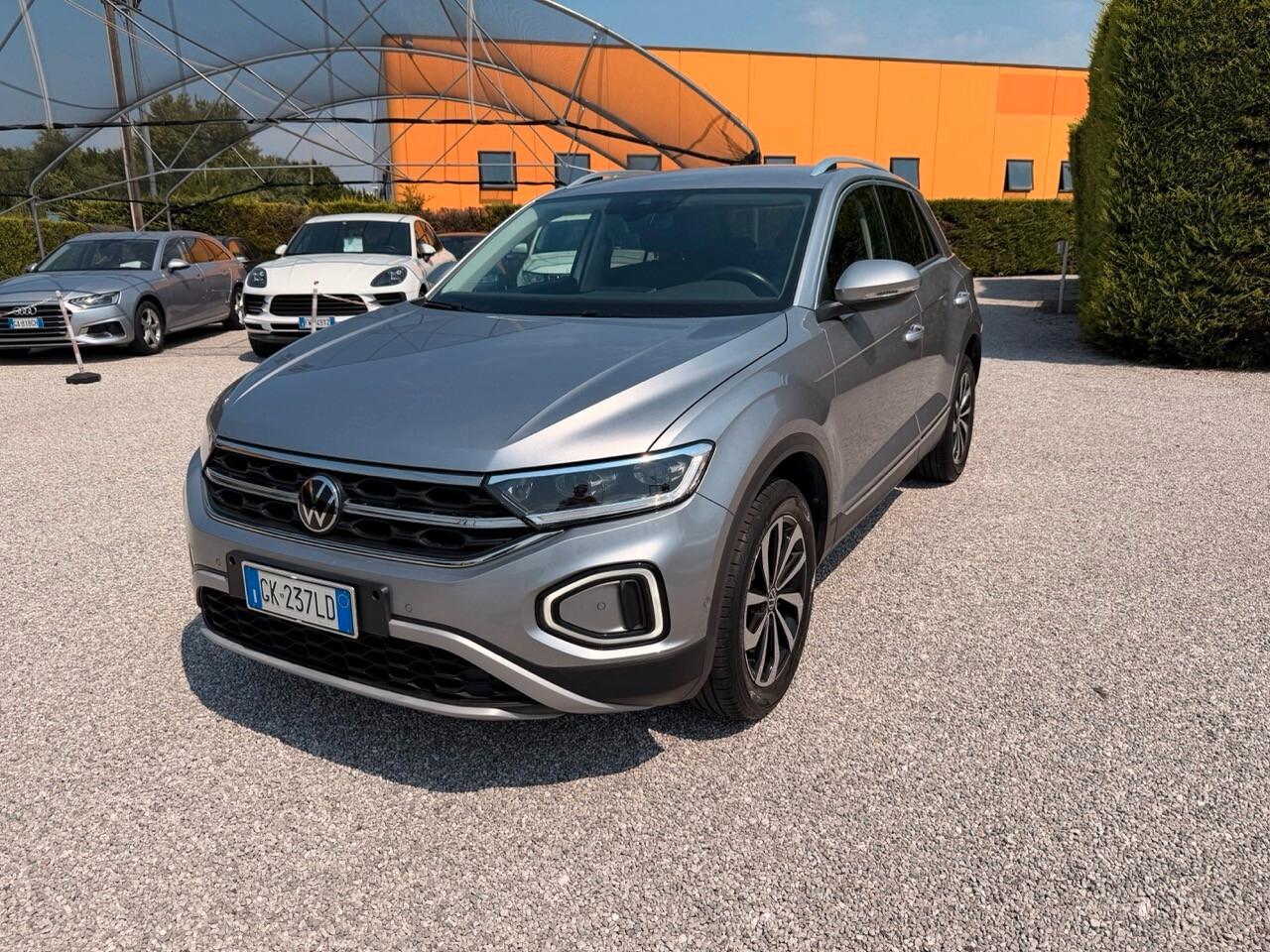 Volkswagen T-Roc 1.0 tsi Style 110cv - ok Neo Patentati