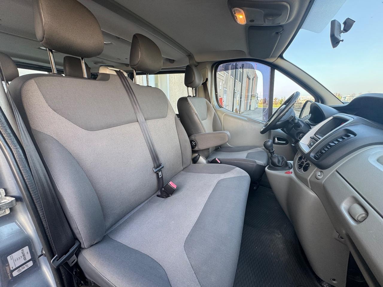 Renault Trafic 2.0 dci 9 posti