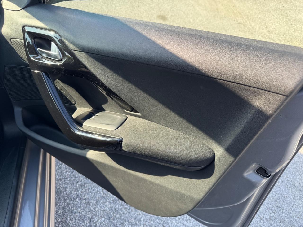 Peugeot 208 PureTech 82 5 porte Allure
