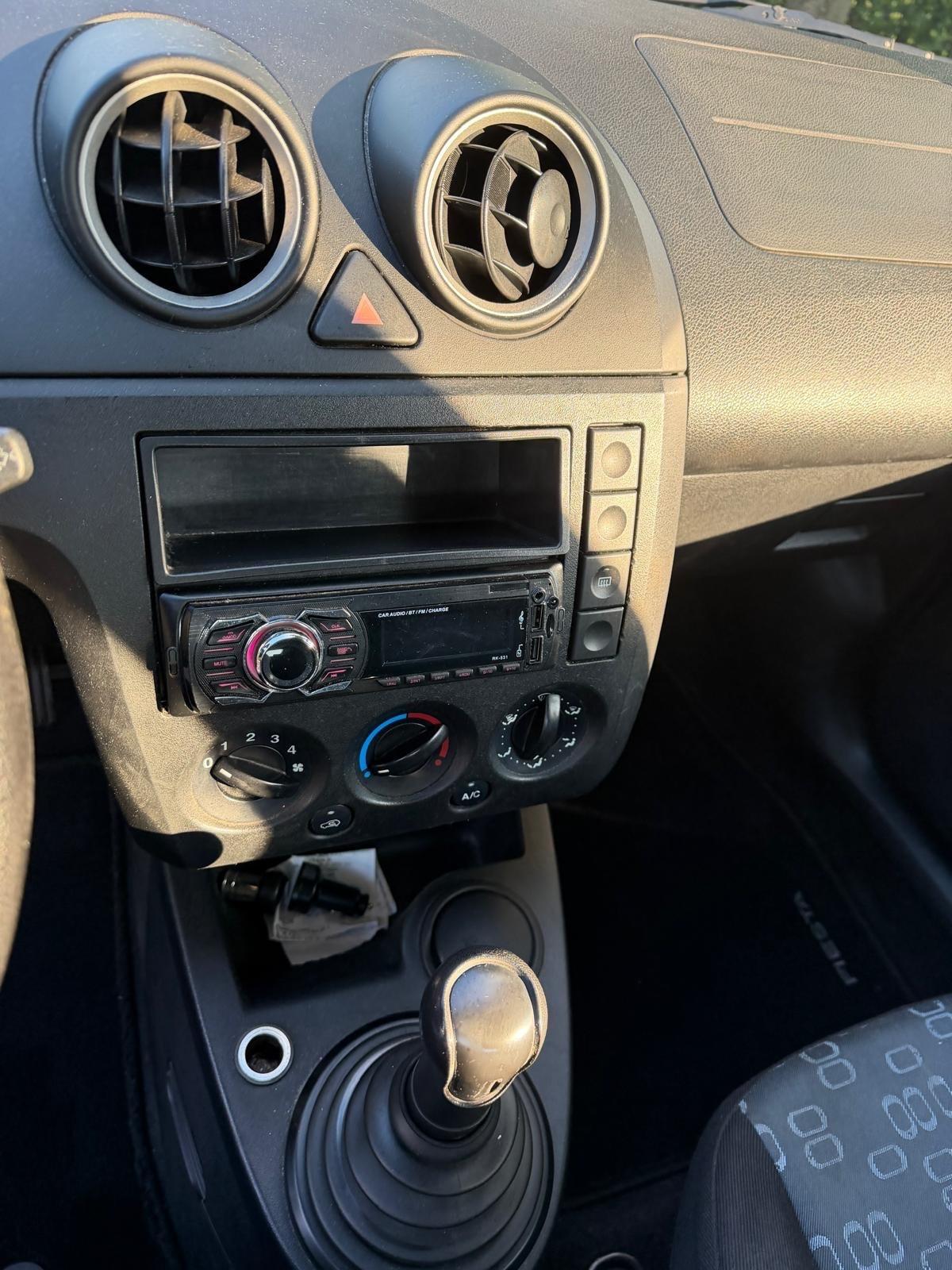 Ford Fiesta 1.4 16V 5p. Ghia