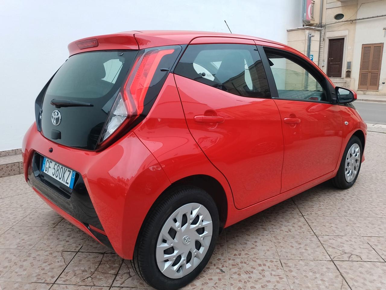 Toyota Aygo Connect 1.0 VVT-i 72 CV 5 porte x-clusiv