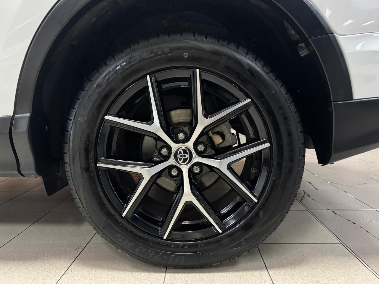 Toyota RAV 4 2.0 D-4D 2WD Lounge MY '17 UNICOPR. PARI AL NUOVO