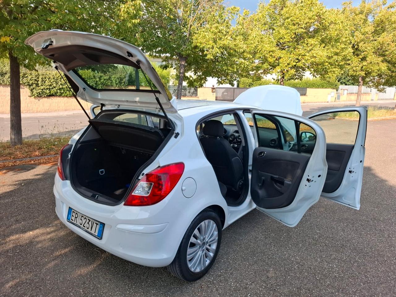 Opel Corsa 1.2 5 porte 2013 SOLAMENTE 99.000 KM