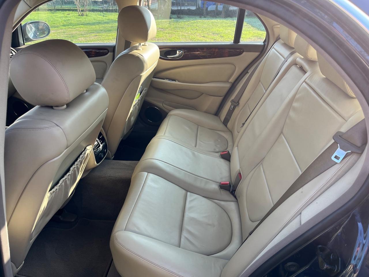 Jaguar XJ 2.7 D V6 cat Executive