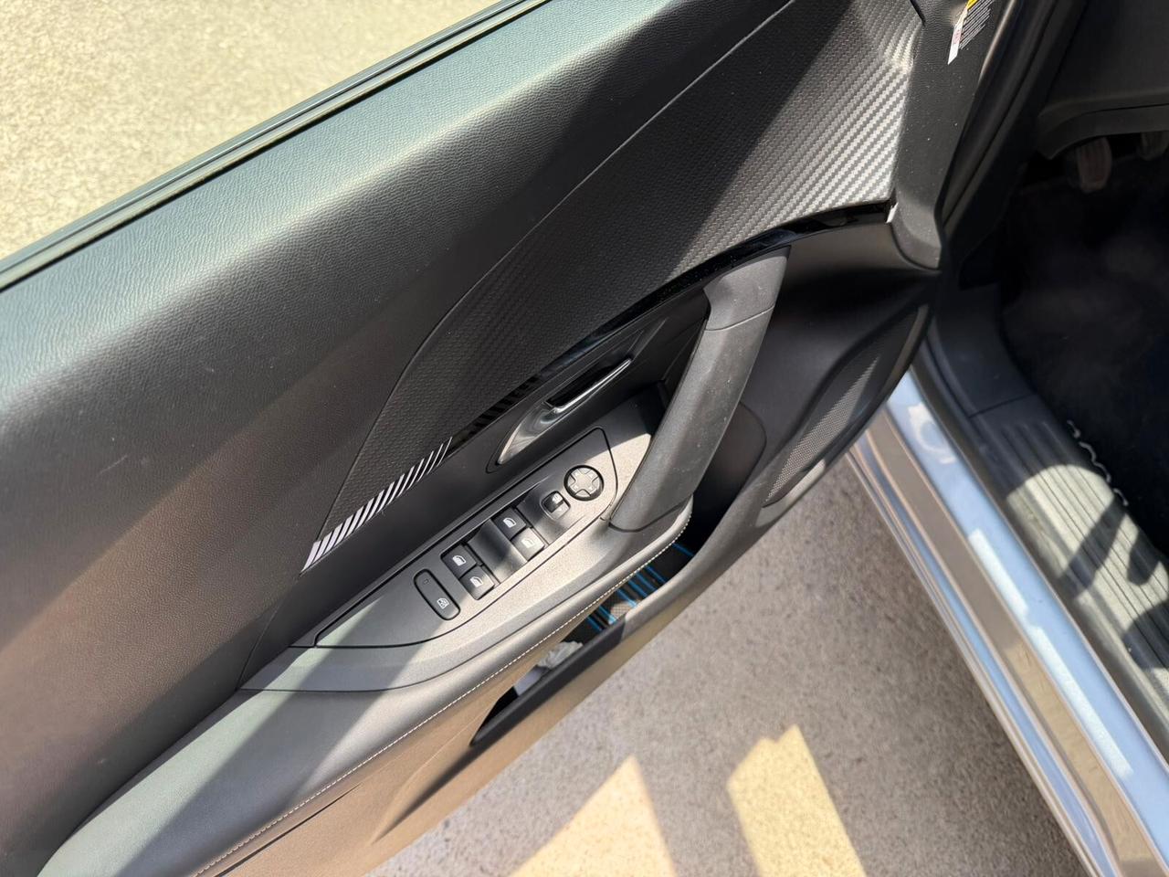 Peugeot 2008 PureTech 2024 UNIPRO 40000km!!!