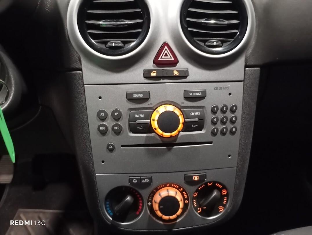 OPEL CORSA DEL 2011 BENZINA 100.000 KM