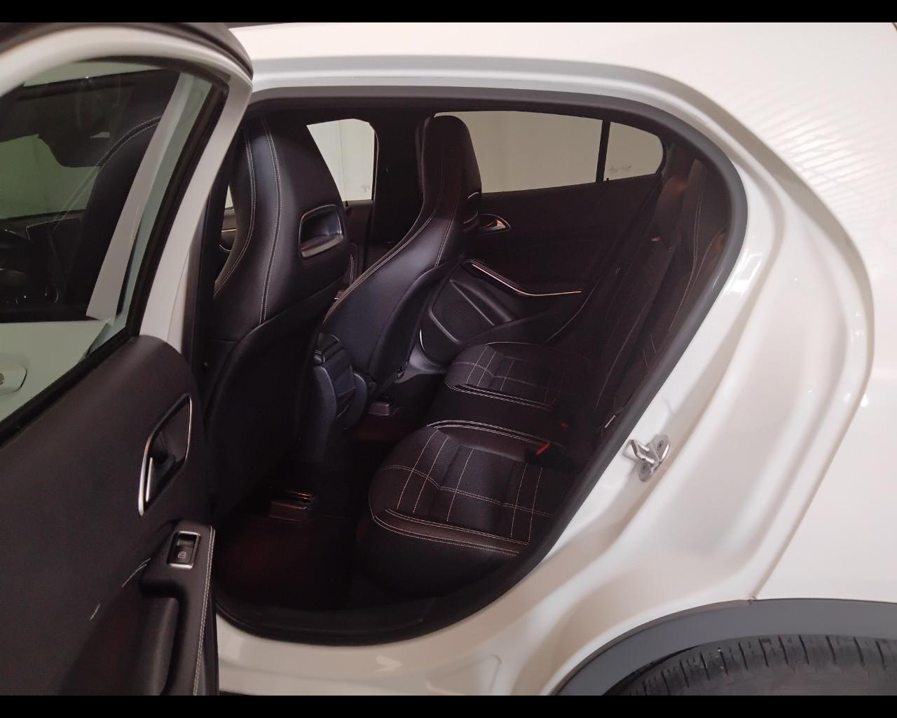 Mercedes-Benz GLA-X156 2014 - GLA 220 d (cdi) Sport 4matic 170cv auto