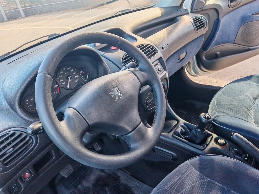 Peugeot 206 benzina come nuova 110.000 Km