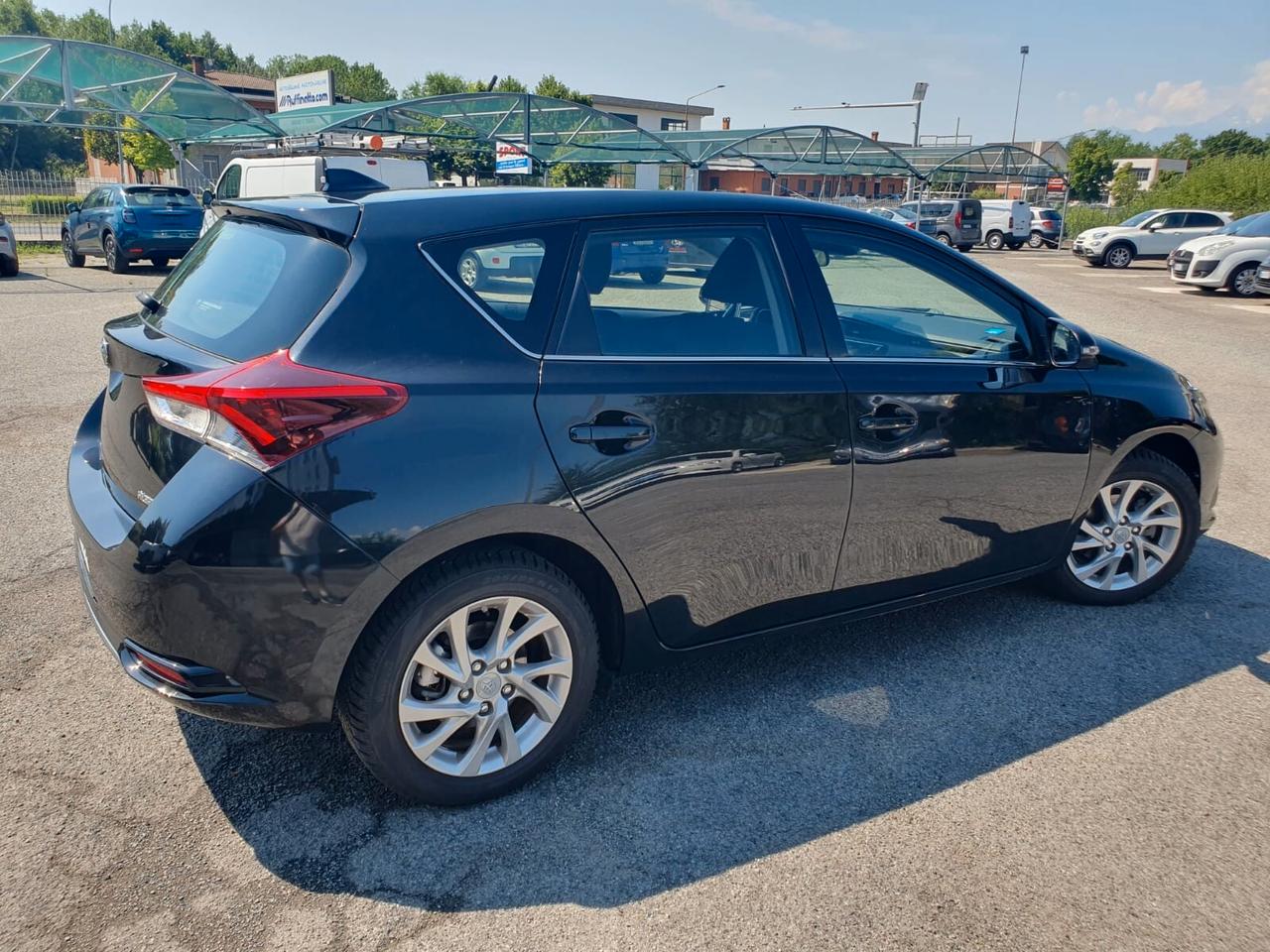 Toyota Auris TOYOTA 1.8 HYBRID LOUNGE CVT