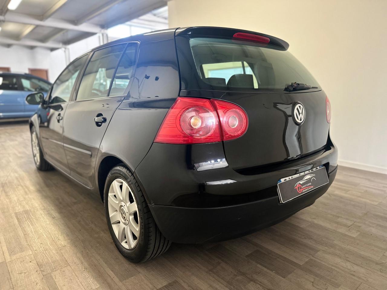 Volkswagen Golf 1.6 16V FSI 5p. Sportline NEOPATENTATI