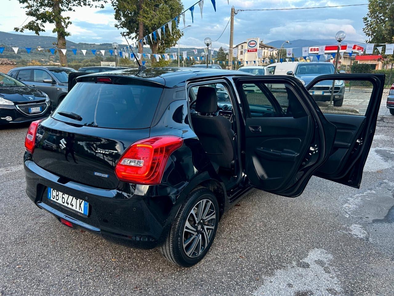 " UNA CHICCA " Suzuki Swift 1.2 Hybrid Top