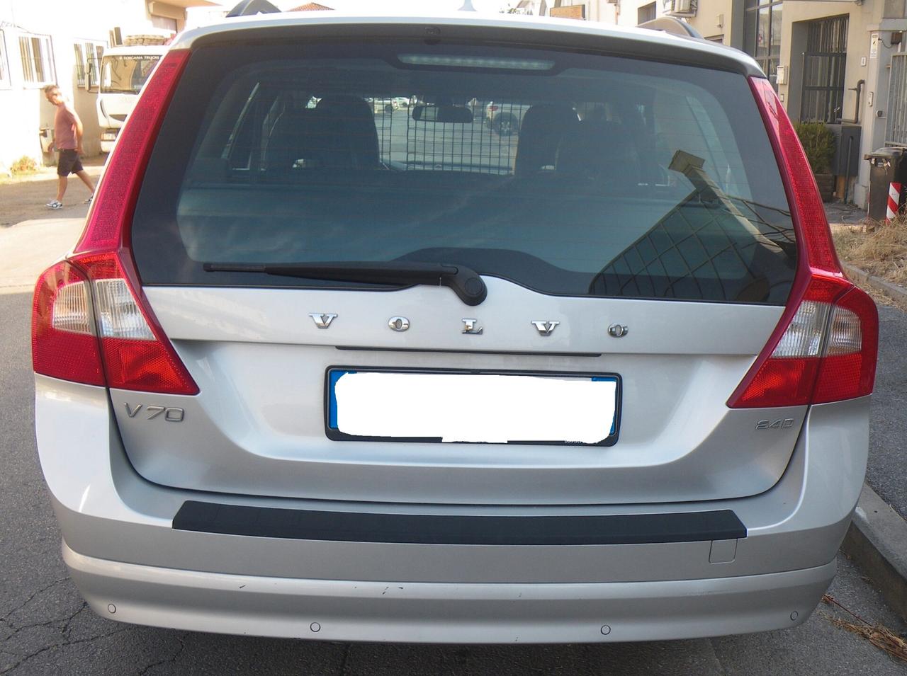 Volvo V70 2.4 D Momentum-unipro-leggi bene