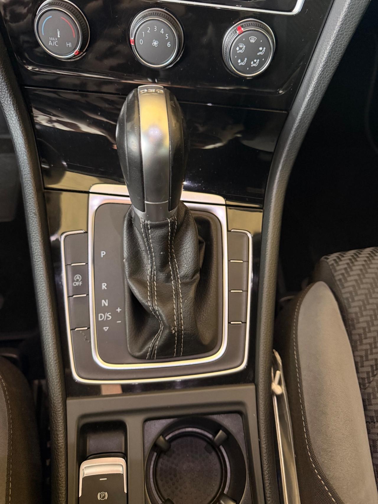 Volkswagen Golf 2.0 TDI DSG 5p. R-Line