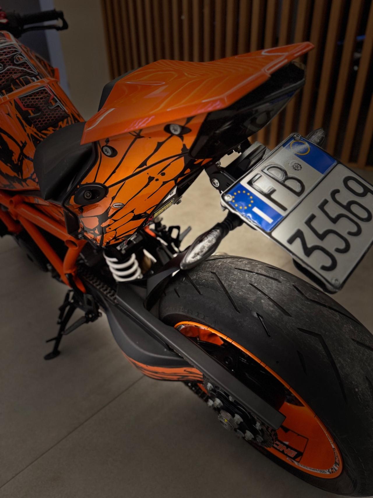 KTM SUPERDUKE 1290 R SCARICO AKRAPOVIC