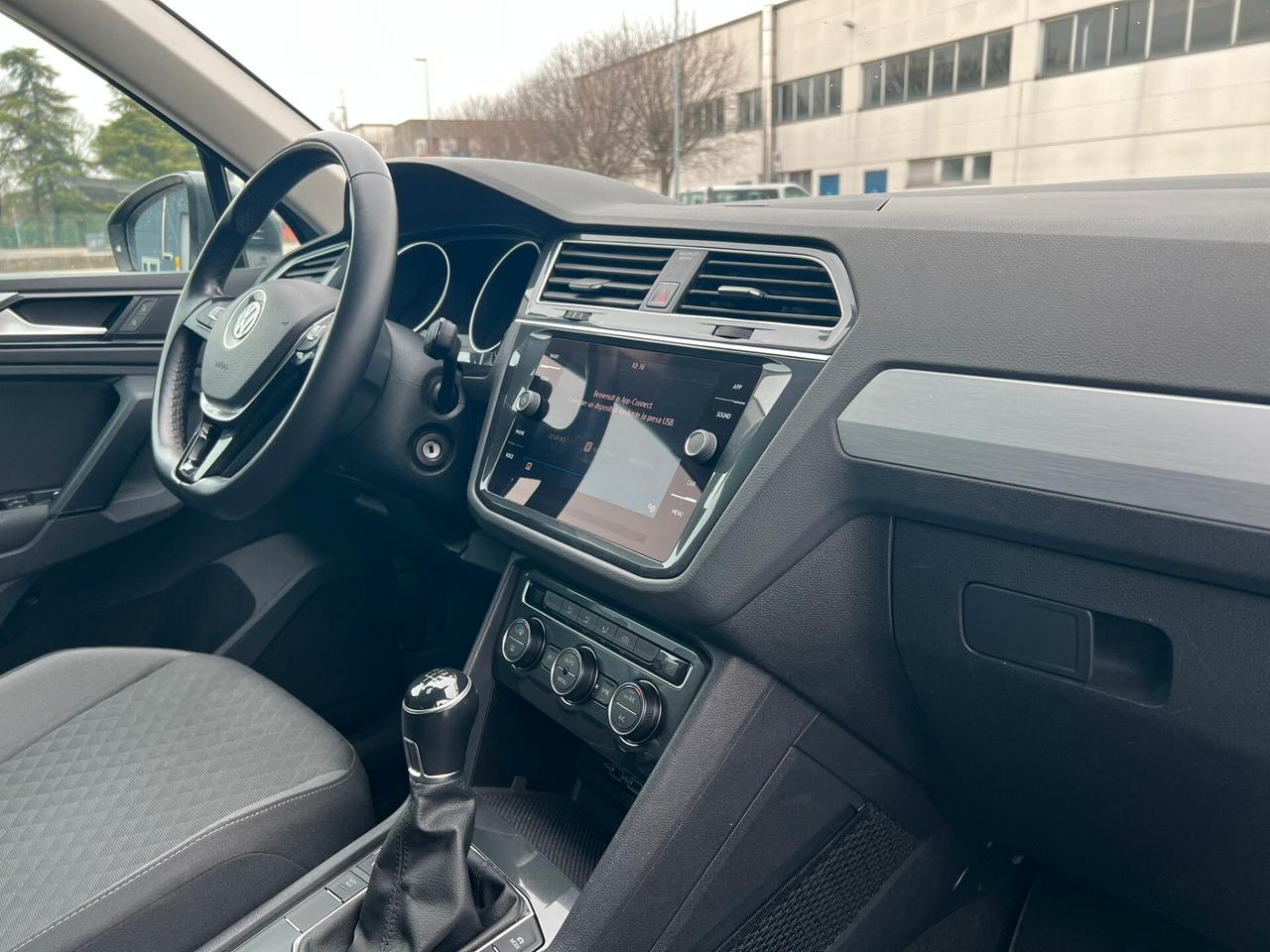 Volkswagen Tiguan 1.6 TDI SCR Sport BlueMotion R-LINE