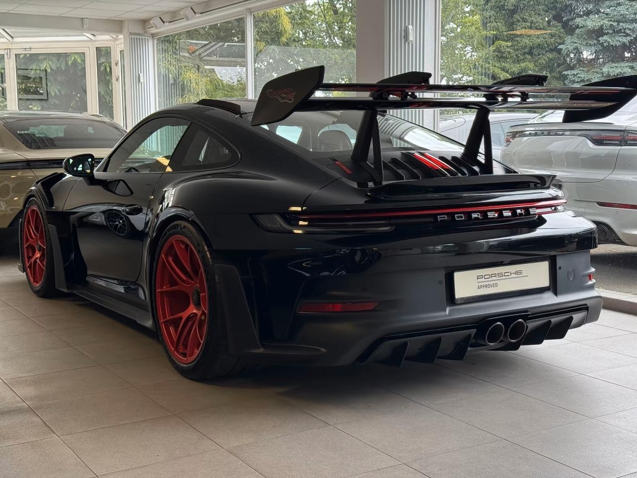 Porsche 911 GT3 RS Weissach