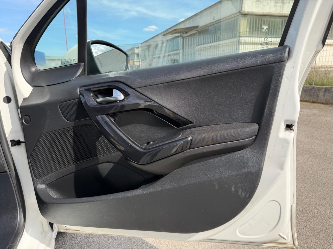 Peugeot 208 1.4 HDi 68 CV 5 porte 12. GARANZIA