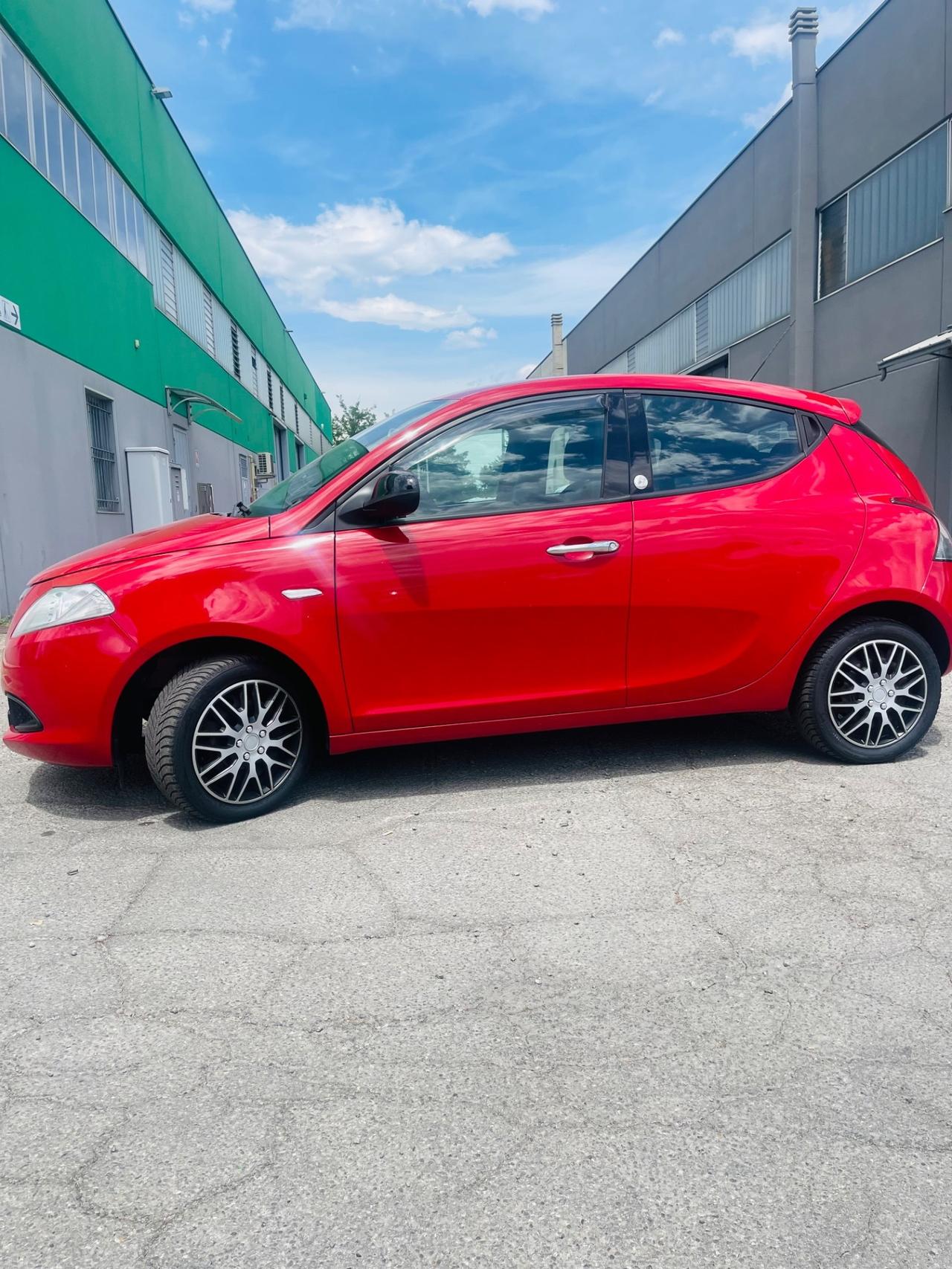 Lancia Ypsilon 1.2 69 CV 5 porte GPL Ecochic Silver