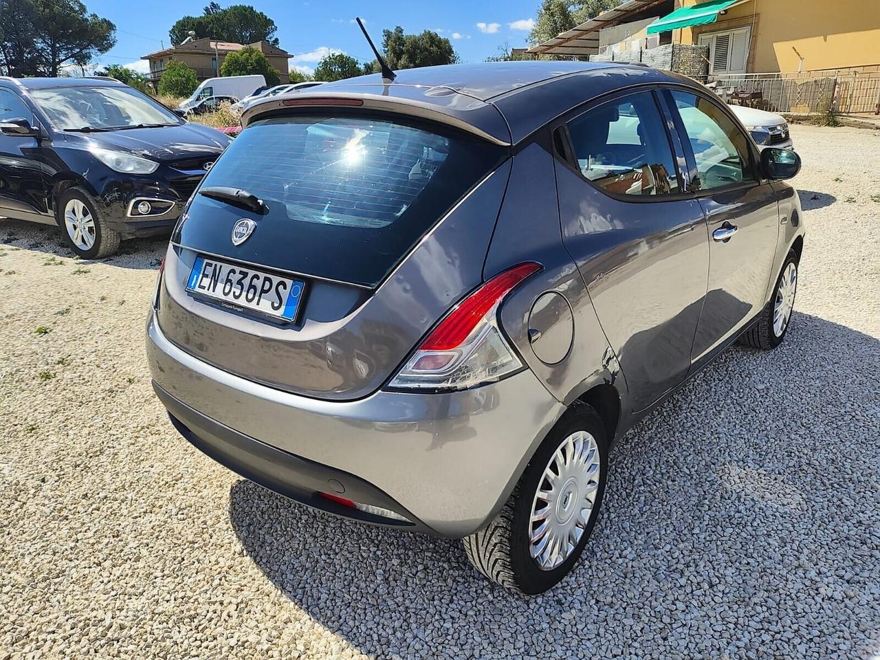 Lancia Ypsilon 1.2 69 CV 5 porte S&S Gold
