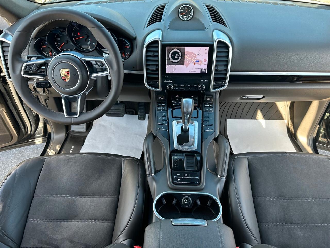 Porsche Cayenne 3.0 Diesel Platinum Edition /KM DOC/BOSE/CARPLAY