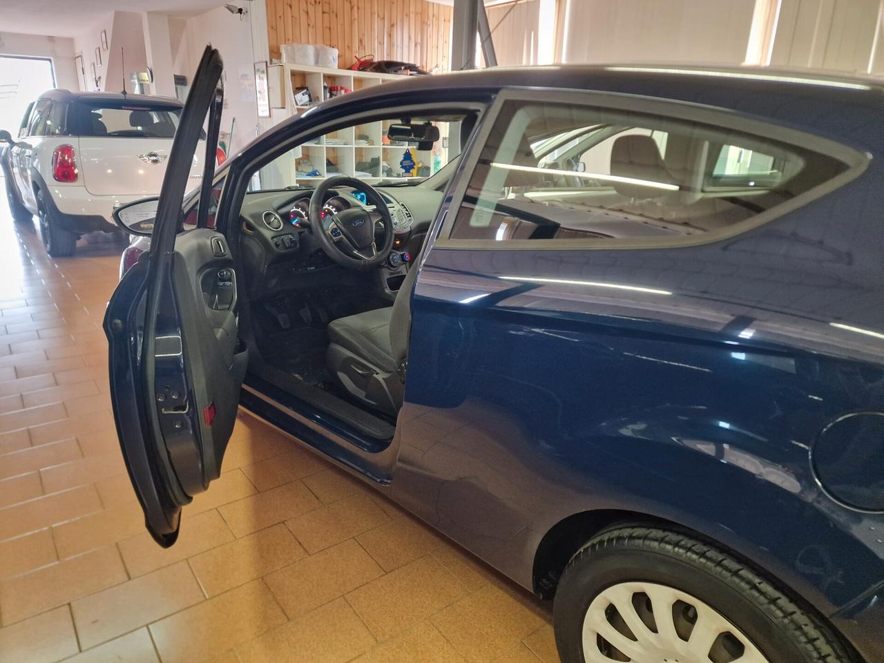 Ford Fiesta 1.4 3p. Bz.- GPL Titanium, 165 mila chilometri ok neopatentato.