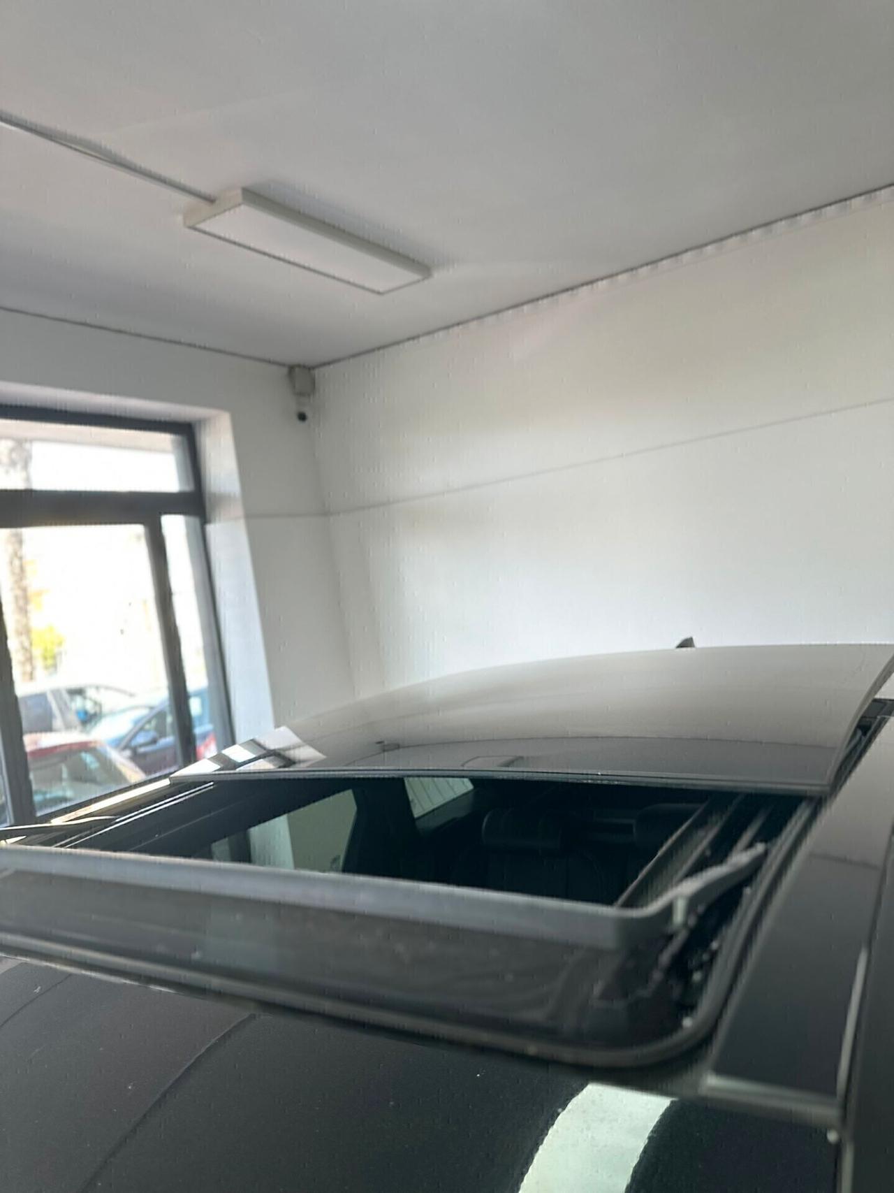 Range Rover Velar 2.0D I4 240 CV R-Dynamic