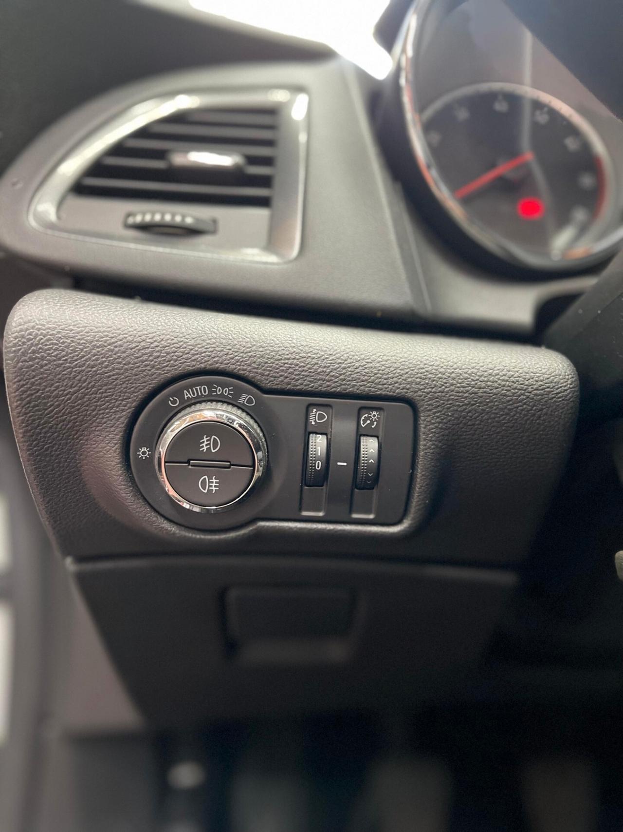 Opel Astra 1.4 Turbo 140CV GPL