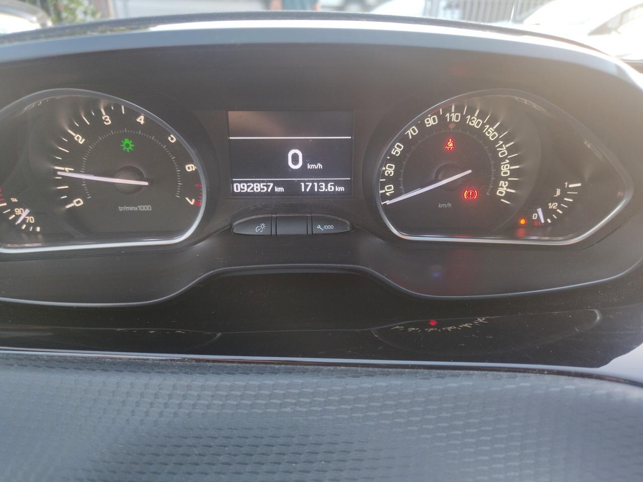 Peugeot 208 PureTech 82 5 porte Allure