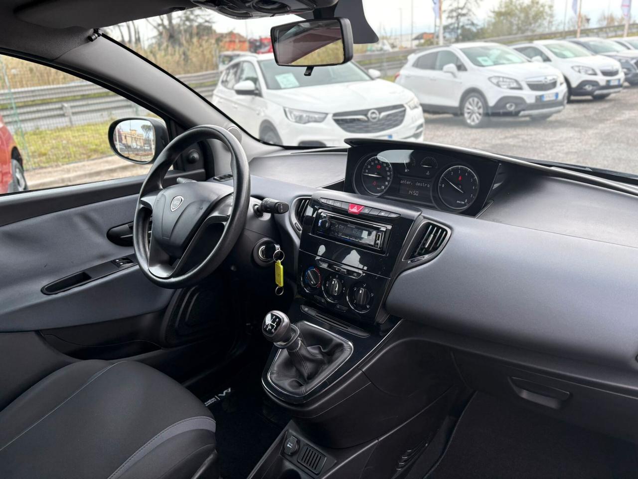 Lancia Ypsilon 1.2 69 CV 5 porte Silver