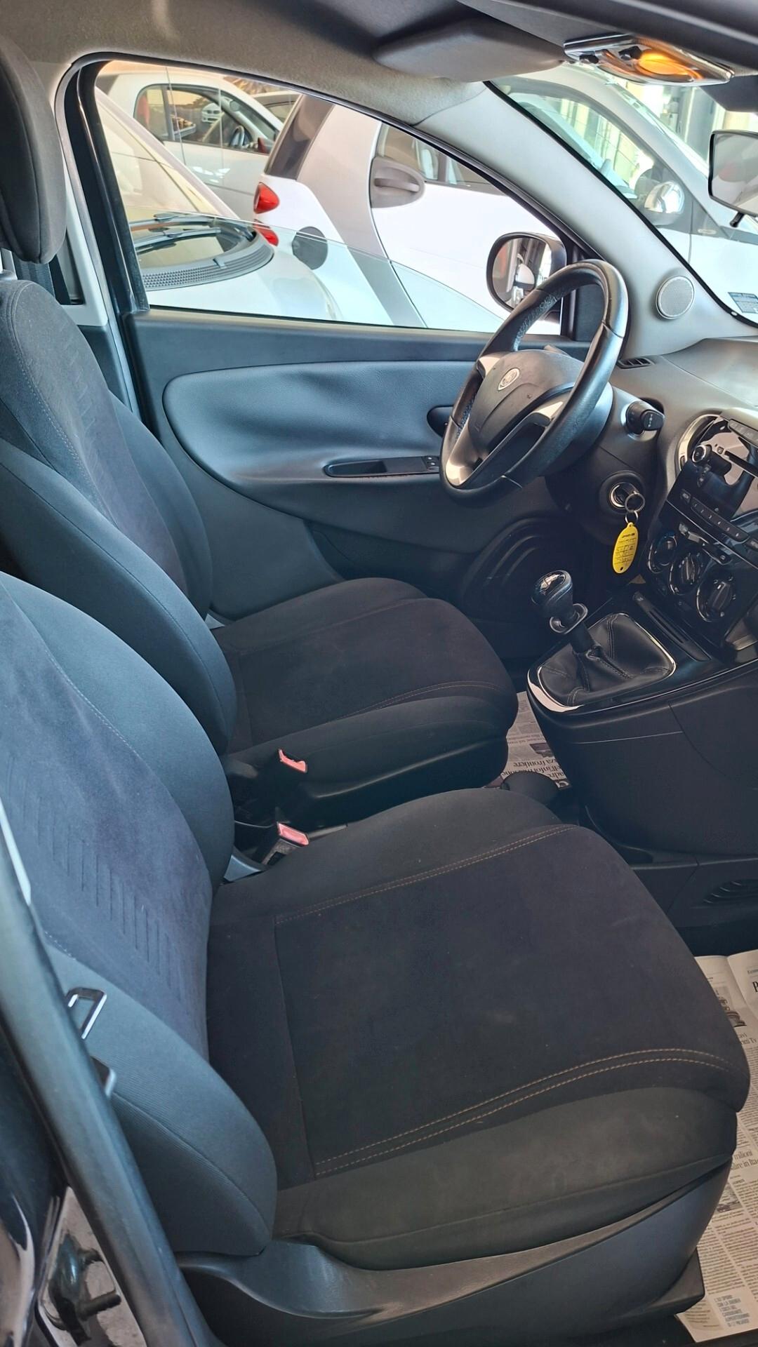 Lancia Ypsilon 1.2 69 CV 5 porte S&S Gold