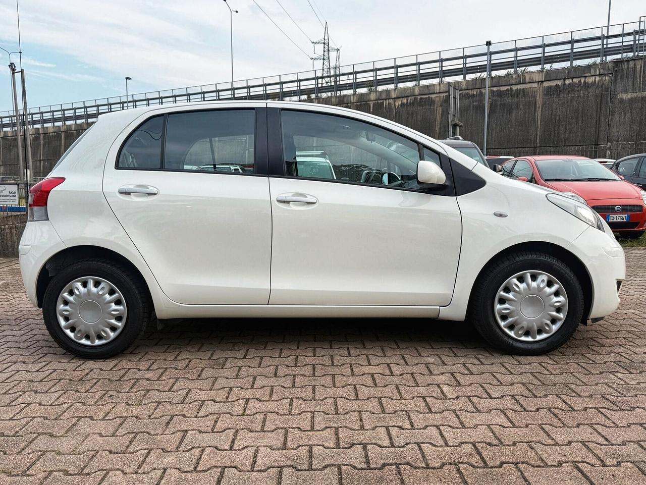 Toyota Yaris 1.3 5 porte Sol OK NEOPATENTATI