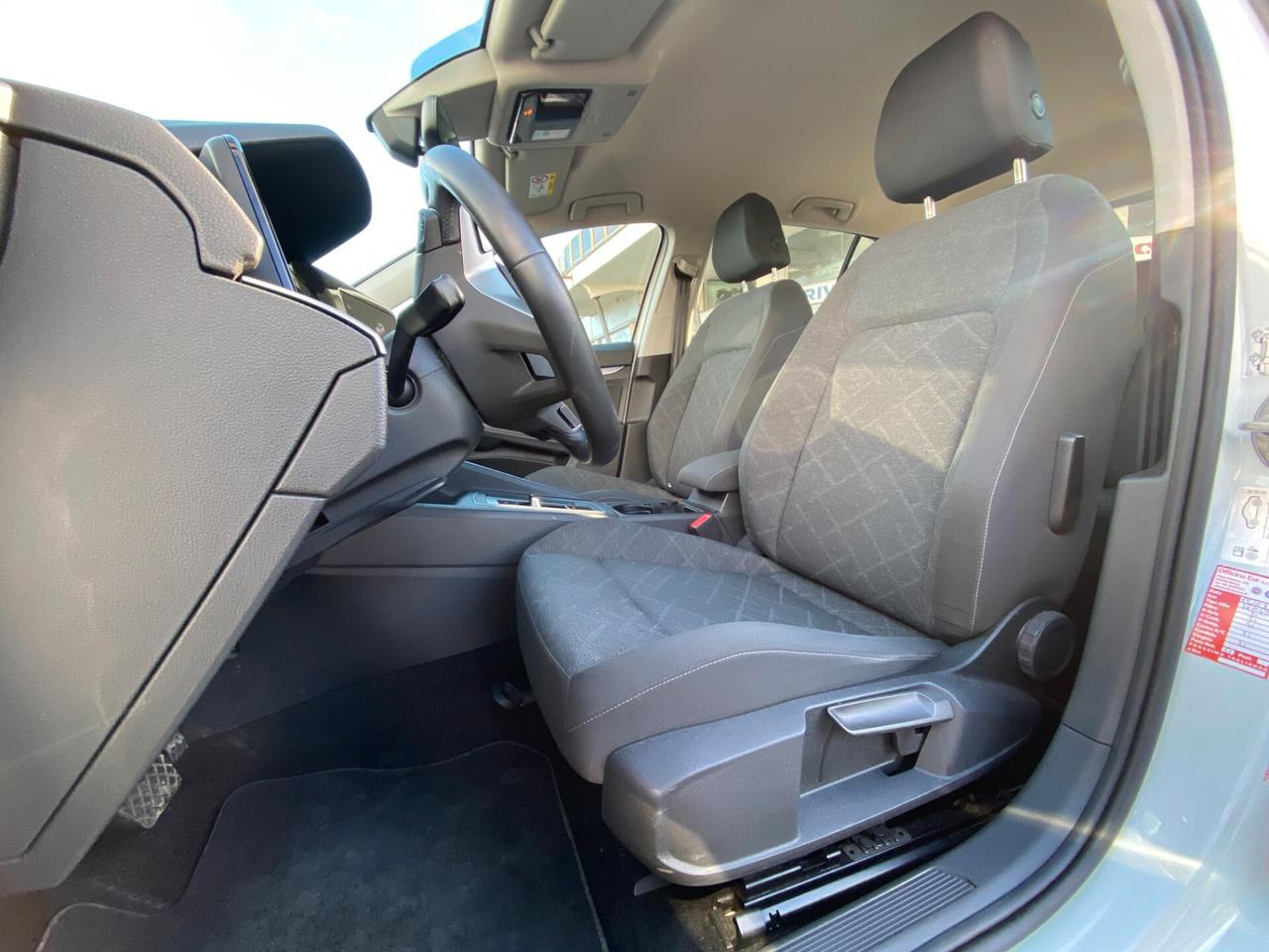 Volkswagen Golf VIII 2020 1.0 eTSI evo Life 110cv dsg