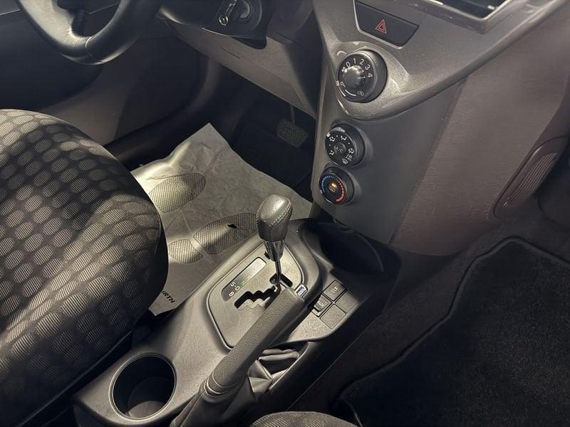 Toyota iQ iQ 1.0 cvt (multidrive)