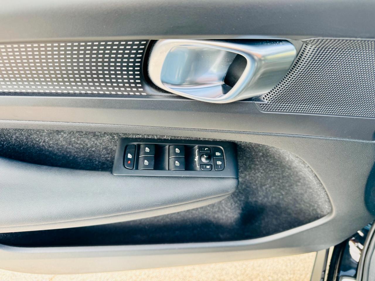 Volvo XC40 D3 R-design CarPlay / LED / RetroCam.
