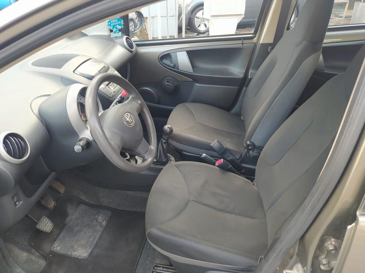 Toyota Aygo 1.0 Active Connect E5 offerta del mese