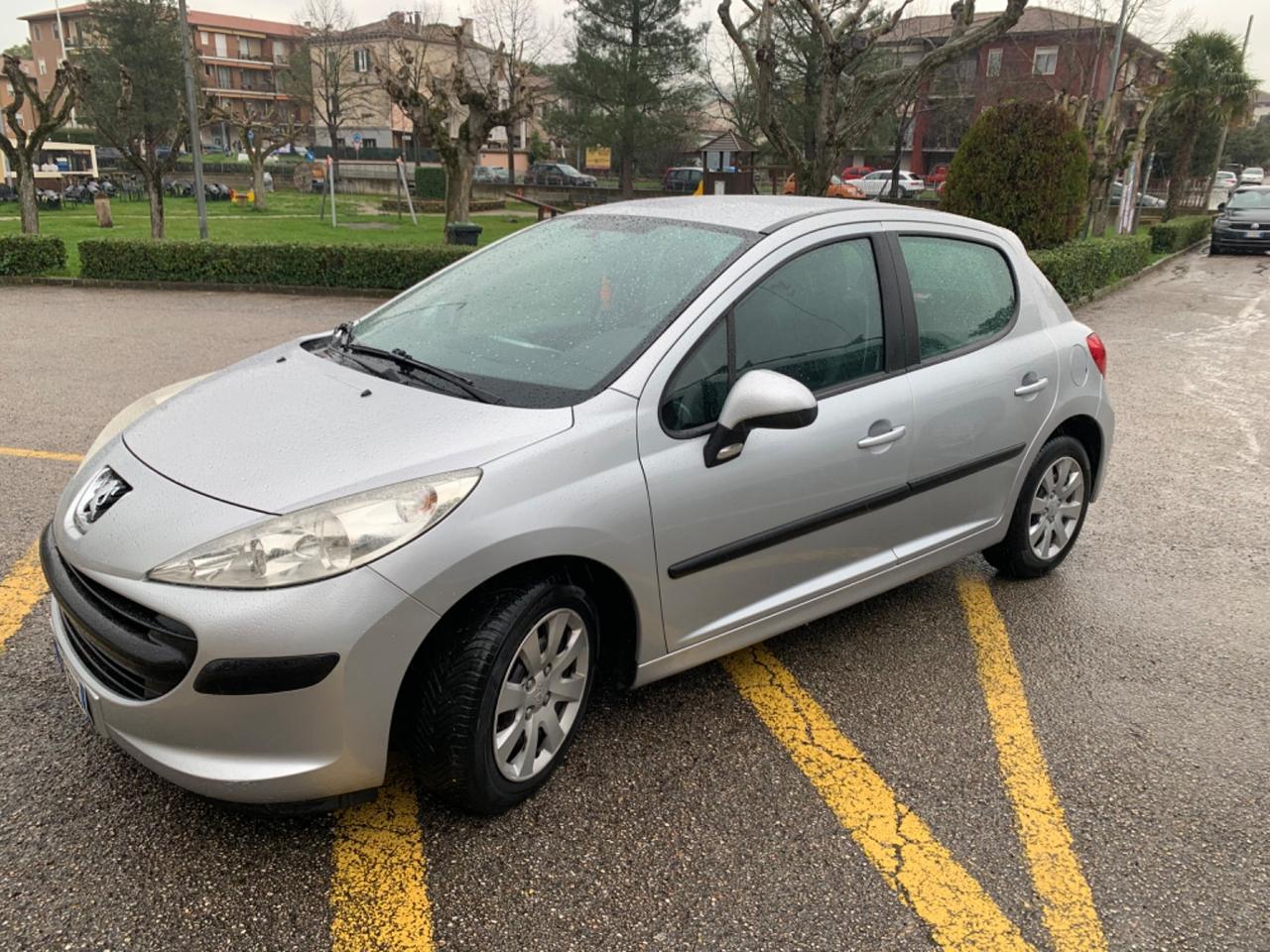 Peugeot 207 1.4 ECO GPL di serie neopatentati