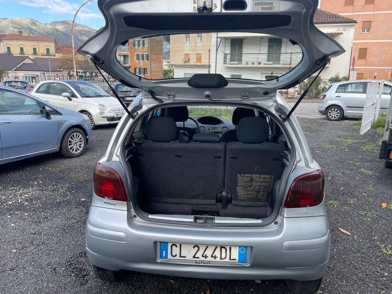 Toyota Yaris 1.4 tdi D-4D cat 5 porte Sol