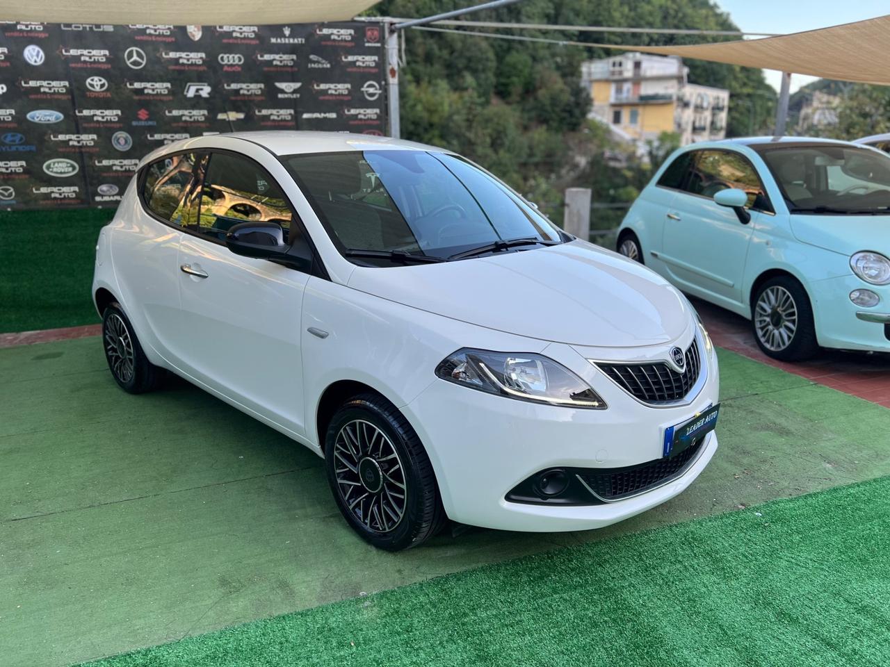 Lancia Ypsilon 1.0 FireFly 5 porte S&S Hybrid Silver