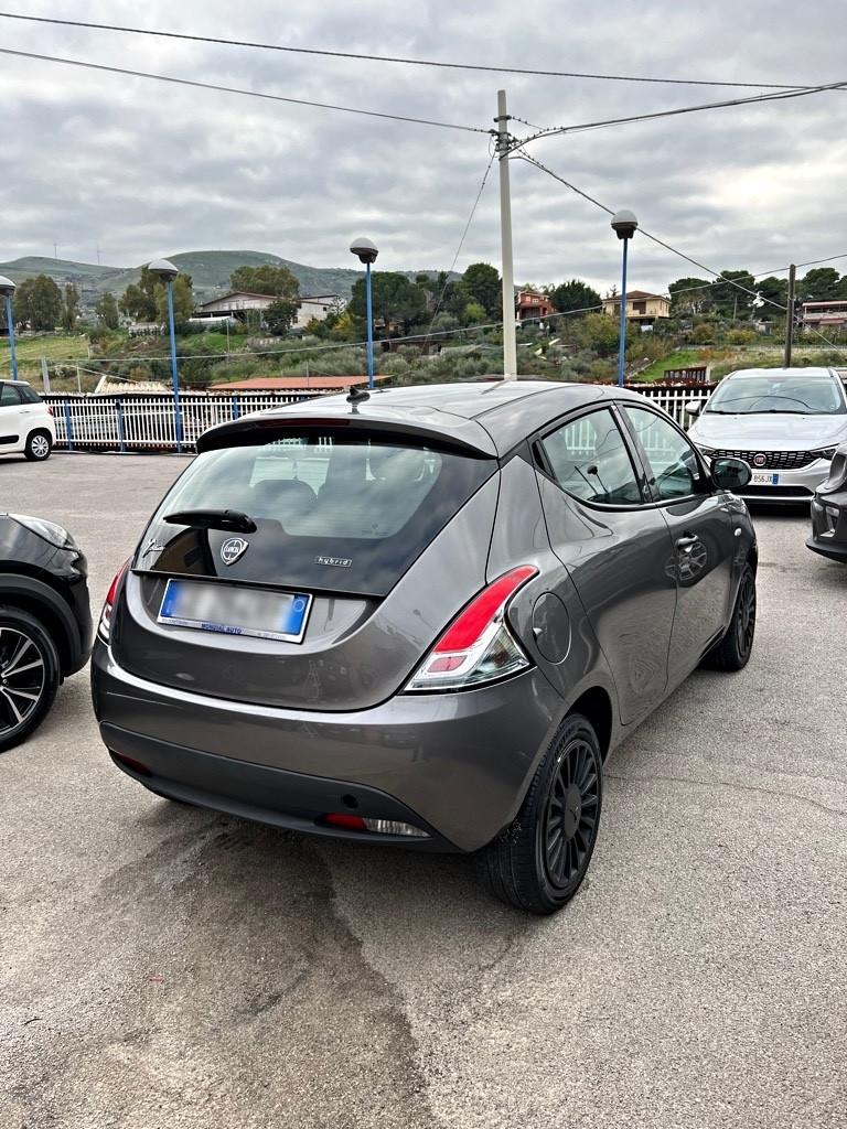 Lancia Ypsilon 1.0 70cv Hybrid 2021