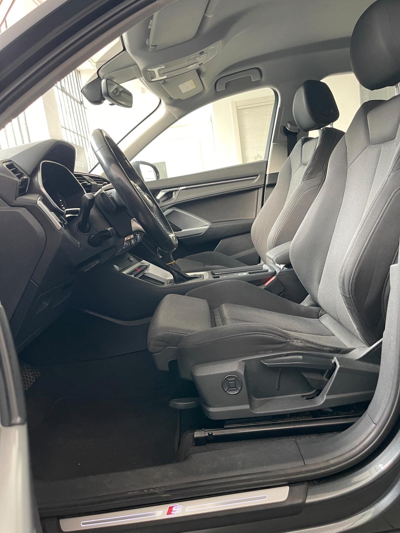 Audi Q3 2.0 TDI 150 CV S tronic line Edition