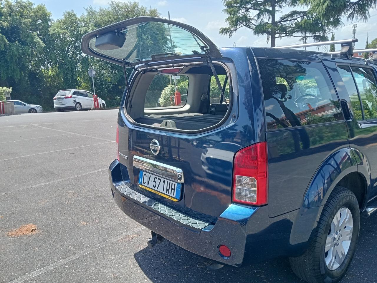 Nissan Pathfinder 2.5 dCi SE