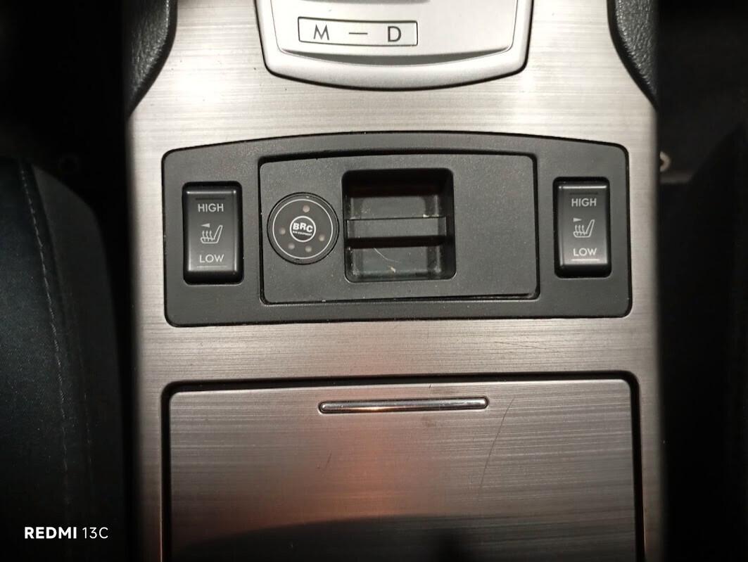 Subaru Legacy del 2013 GPL 2033 GANCIO TRAINO THULE