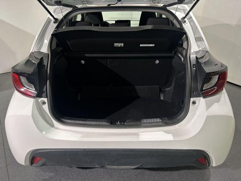 Toyota Yaris 1.5 Hybrid 5 porte Active + CERCHI IN LEGA AREA C FREE