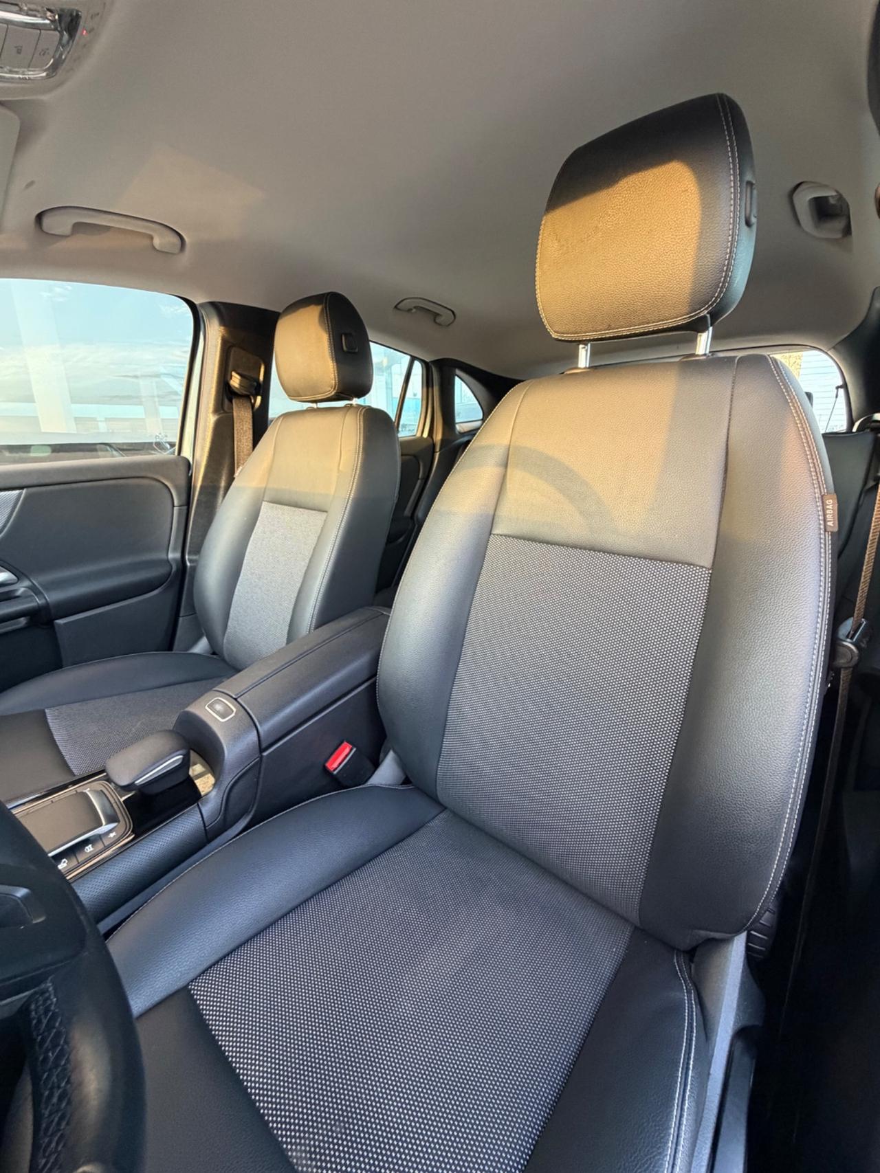 Mercedes-Benz GLA 200d Business auto - possibilità noleggio no scoring