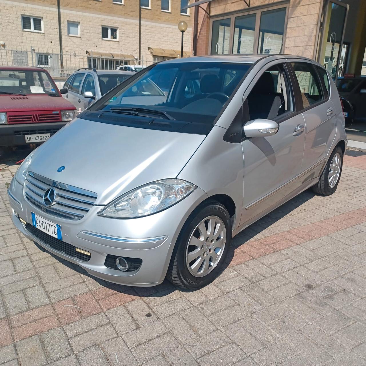 AUTOMATICA NEOPATENTATI CLASSE A 2.0TDI CON GANCIO DI TRAINO