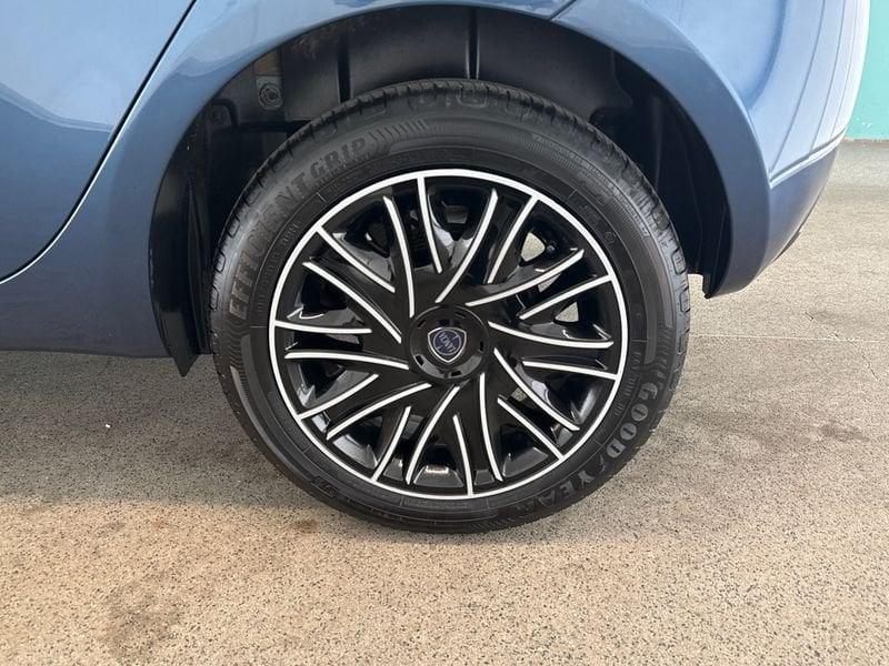 Lancia Ypsilon 1.0 FireFly 70cv Hybrid Silver Plus